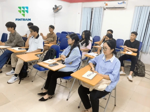 hoat-dong-fintrain-1